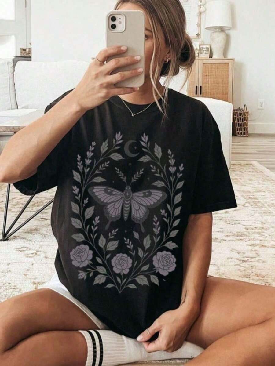 Camisa Gótica Floral, Camisa Estilo Dark Academia, Camisa Gótica de Jardín, Camisa Floral de Estilo Creepy Cute, Camisa con Estampado de Polilla Botánica, Camiseta Celestial, Camiseta Clásica de Manga Corta de Algodón Grueso 100% Algodón, Camiseta con Estampado Gráfico, Top Casual de Manga Corta para Mujer - negro - Ver 1