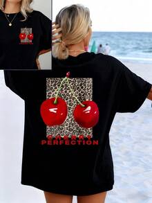 Two Bright Red Cherries Symbolize Sweetness And Energy Against An Animal Pattern Background That Evokes Strength And Modern Elegance. Women's T-Shirt With Double Print Front And Back For A Fresh And Summery Look. - 黑色 - 查看 8
