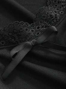 Camiseta ajustada de manga corta con cuello cuadrado, decoración de lazo de encaje y contraste para el Día de San Valentín - Negro 2 - Ver 7