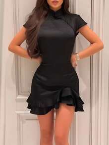Vestido corto primavera 2026, cuello alto liso con volantes, elegante y moderno - Negro - Ver 1