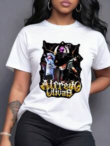 Homenaje vibrante a Alfredo Olivas en actuaciones intensas con su distintiva pintura facial de calavera. Rayos de energía y su nombre dorado resaltan su pasión musical y carisma único perfecto para fans. Camiseta de mujer 100% algodón.,Manga corta casual. - Blanco - Ver 7