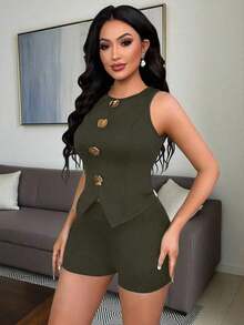Conjunto de oficina casual elegante para mujer, camiseta sin mangas ajustada y sexy con decoración de botones metálicos y shorts, traje casual de 2 piezas - Verde Oscuro - Ver 5
