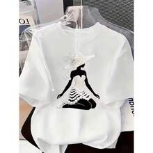 Una combinación de elegancia de alta gama y lujo discreto: una exquisita camiseta estampada, confeccionada exclusivamente para la mujer.Su diseño femenino se adorna con motivos de perlas y cristales, irradiando un refinado sentido del lujo que la convierte en la elección perfecta para el uso diario - blanco2(Patrón impreso) - Ver 6