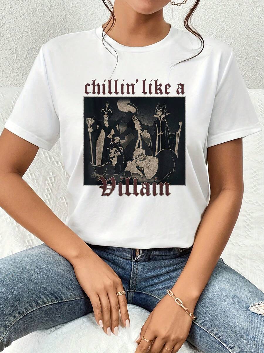 Ilustración que muestra un grupo de personajes clásicos de cuentos reunidos con actitud relajada simbolizando el poder interior y la confianza irónica de quienes aceptan su lado audaz camiseta de mujer casual cómoda para diario - Blanco - Ver 1