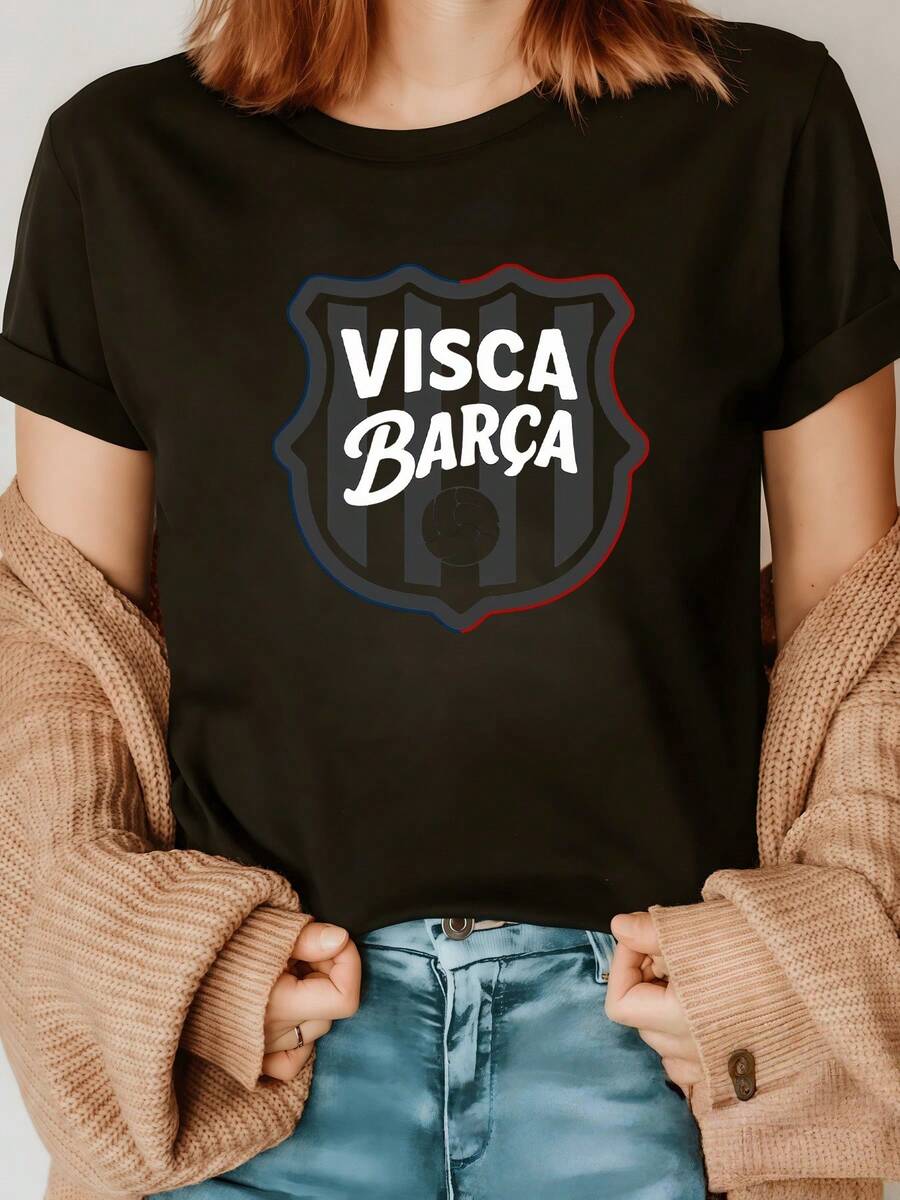 A Shield Shaped Like A Sports Emblem In Shades Of Blue And Red Symbolizes The Passion And Pride For A Legendary Team, Transmitting Energy And Unity Among Fans. A Modern Casual Women's T-Shirt - 黑色 - 查看 1
