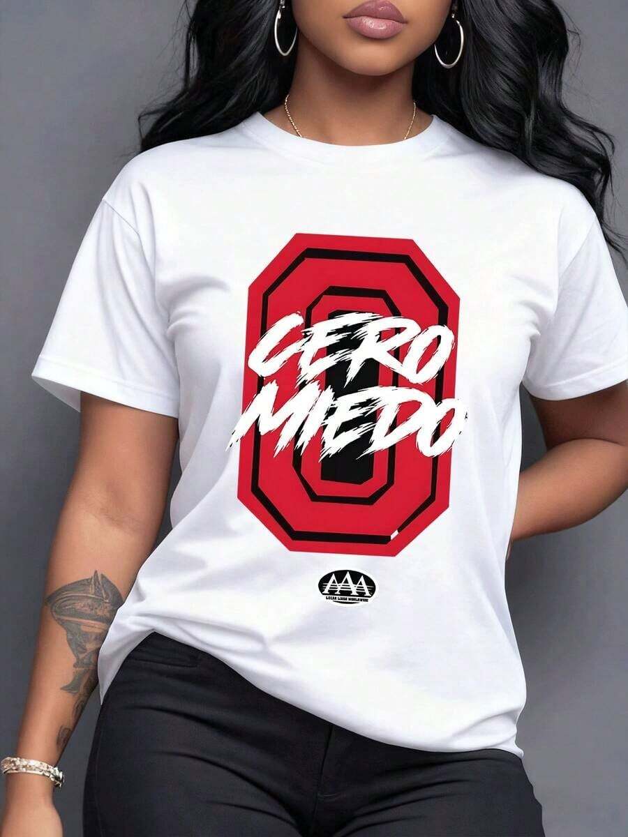 The Striking ZERO FEAR Print In Bold White Letters On A Vibrant Red Octagon Symbolizes Unwavering Bravery And A Spirit Of Defiance For Strong Women Who Face Life With Determination, Courage, And Faith. Women's T-Shirt, 220g, Casual Short Sleeve. - 白色 - 查看 1