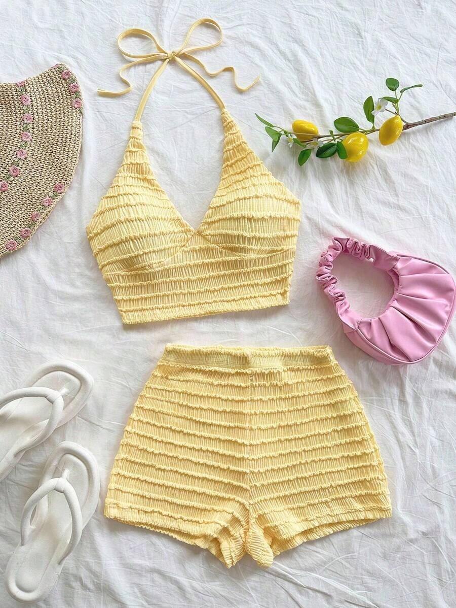 a Conjunto de 2 piezas de top de punto texturizado con escote en V y tirantes finos de color amarillo claro, y shorts, estilo romántico y campestre, bohemio, floral romántico, para vacaciones - Amarillo - Ver 1