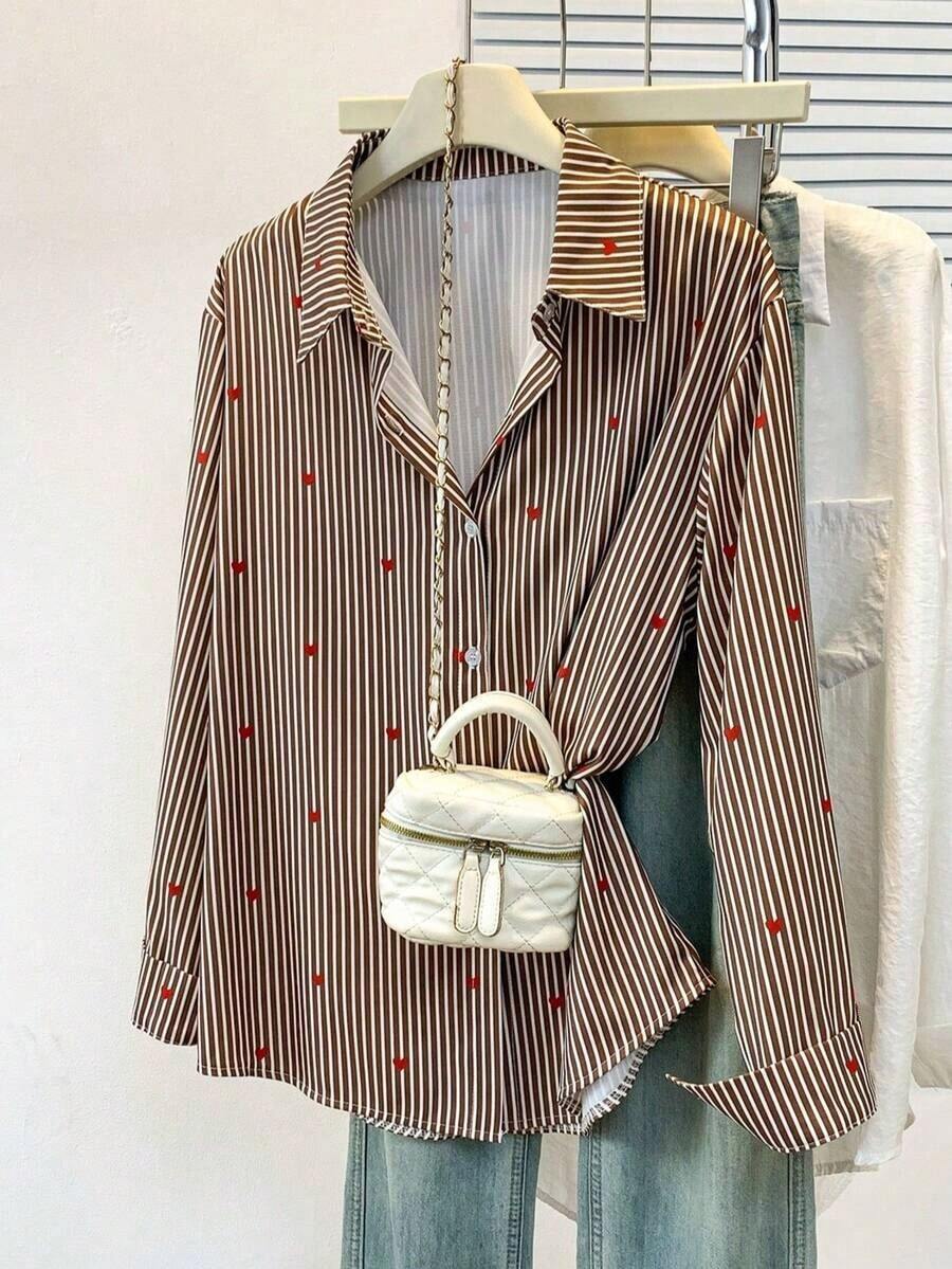 Blusa de mujer con cuello polo, estampado de corazones y rayas - Camisa casual de manga larga con botones, adecuada para uso diario en primavera, verano y otoño - Café integral - Ver 1