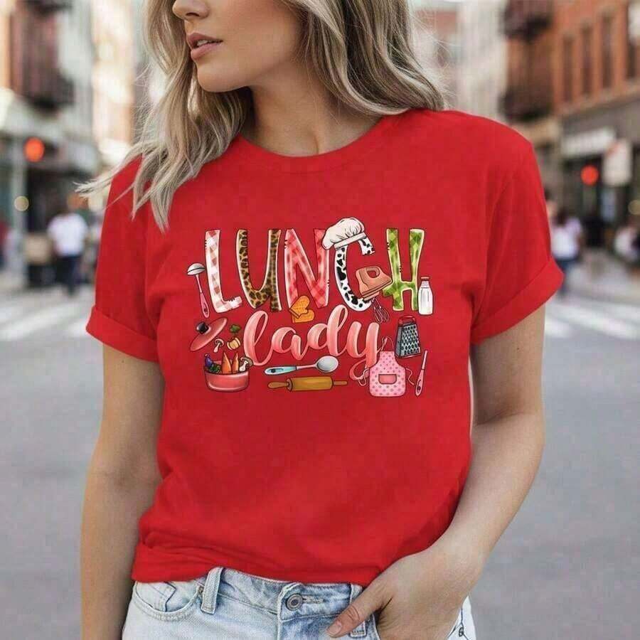 ComfortableGiftGiftGift1pc Women's Pure Cotton Graphic T-Shirt, Plus Sizes S-5XL, "Lunch Lady" Print, Short Sleeve, Casual Top, Soft And Comfortable For Everyday Wear, Loose Fit, Crew Neck, For School Cafeteria Workers, Food Service Staff, Chef Inspired Design, Summer T-Shirts, Summer Clothes, Summer Sets For Women, Summer Graphic Tees, Women's T-Shirts, Soft, Soft, Soft. Loose And Versatile Short Sleeve T-Shirt For Women - 紅色的 - 查看 1