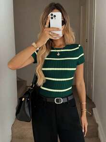 Camiseta de mujer de cuello redondo, ajustada, con textura acanalada, casual, elegante, cómoda para vacaciones y uso diario - Verde Oscuro - Ver 1
