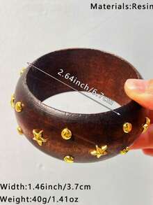1 chiếc vòng tay kiểu Baroque cổ điển đính đá lấp lánh, kiểu dáng phóng đại, trang trí nhiều chi tiết hình ngôi sao và đinh tán, vòng tay hở bằng gỗ có vân. - Nhiều màu - Xem 13