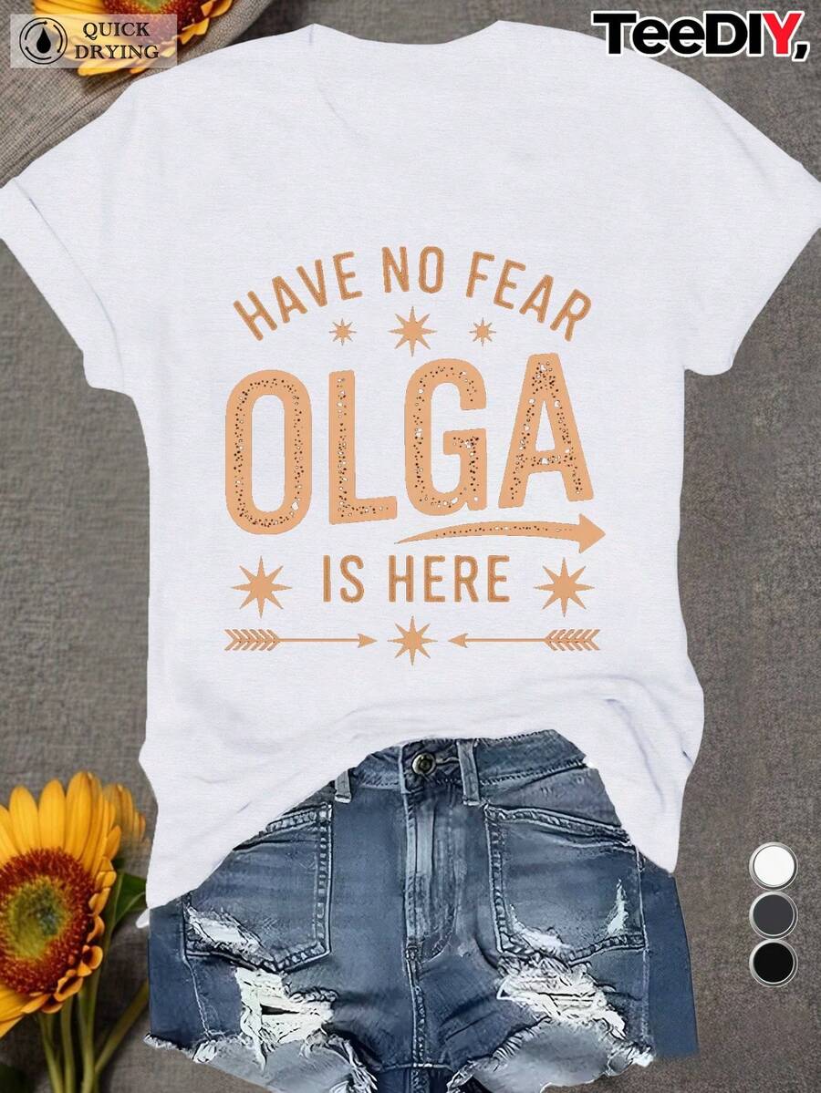 Camiseta de talla para mujer No te asustes, Olga está aquí - Estampado del nombre de Olga en negro y dorado, manga corta, cuello redondo, top deportivo casual, diseño de símbolo de letra griega blanca, para eventos casuales y temáticos, tops de talla para mujer, tops de talla para mujer, tops de talla para mujer en Halloween, disfraz de Halloween para mujer en talla, ropa de talla para mujer en Navidad, camisetas de talla para mujer, suéteres de Halloween para mujer en talla, camisetas de talla para mujer, camisetas de talla para mujer. - Blanco - Ver 1