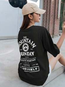 Camiseta gráfica "The Mountain Sunday" de corte holgado para mujer, transpirable y cómoda, 100% algodón, manga corta, cuello redondo, estampado vintage con cita de montaña, perfecta para uso diario y estilo urbano al aire libre. - Negro - Ver 5