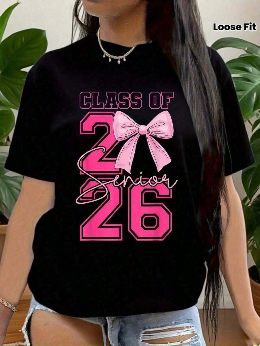 Women's Class Of 2026 Senior Mom T-Shirt, Plus Size Flirty Lace Graduation Tee, Preppy Bow Class Of 2026 Tee, 2026 Graduation Party Gift Tee, High School Senior Tee, Perfect Gift For Graduating Moms, Casual Style Celebration Wear, High Quality Fabric, Machine Washable - 黑色 - 查看 1