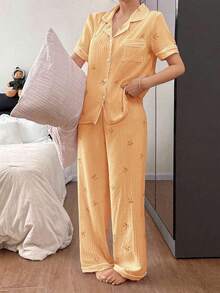 Conjunto de pijama para mujer con estampado de lazo a rayas en rosa, de manga corta y cuello solapa - Amarillo - Ver 2