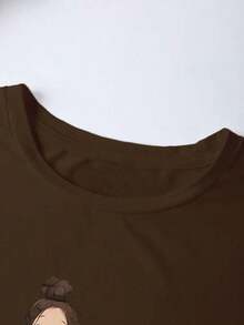 Plus Size Casual T-Shirt With A Print Of A Smiling, Healing Girl - 全穀類咖啡 - 查看 3