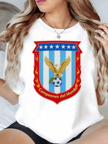 águila dorada sobre balón adornado con ramas verdes dentro de un escudo rojo y azul que simboliza fuerza victoria y orgullo nacional camiseta de mujer moderna cómoda para uso casual - Blanco - Ver 8