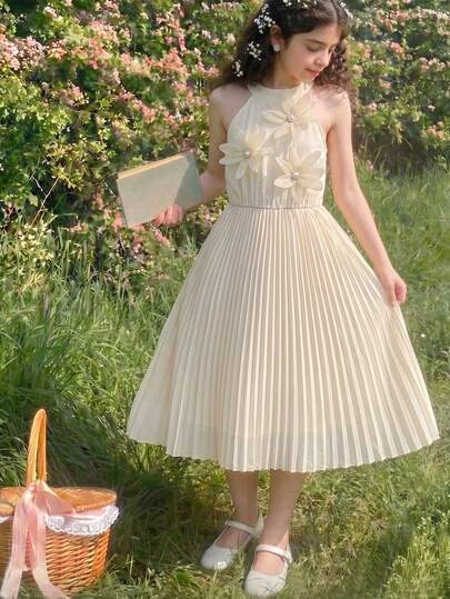 Spring/Summer Girls' Elegant French Style White Halter Neck 3D Floral Pleated Dress, Suitable For Daily Outings, Vacation, Birthday Party