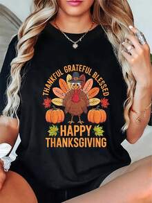 Soft's New Thanksgiving-Themed Women's T-Shirt Features A Design Decorated With Turkeys, Pumpkins, And Leaves, Making It Perfect For Casual Wear During Fall And Thanksgiving Celebrations. This Short-Sleeved, Crew-Neck Tee Has A Fun Design And Medium Stretch. Made From 100% Cotton, It's Breathable And Ideal For Everyday Casual Wear. - 黑色 - 查看 1