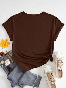 Camiseta de manga corta con estampado de mariposa y letras en inglés para mujeres, blusas gráficas para mujeres - Marrón - Ver 2