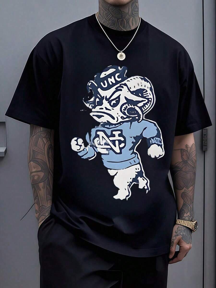 A Blue And White Short-Sleeved T-Shirt, 100% Cotton, Featuring A Cartoon Ram Mascot Design Displaying The Letters UNC, Representing The University Of North Carolina At Chapel Hill. Casual, Sporty, And Fashionable. - 黑色 - 查看 1