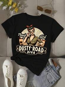 ropa de mujer Highway Beauty: El Encanto de la Mujer Vintage en la Carretera Polvorienta - Una Camiseta Deportiva Vibrante para la Moda y el Ocio Femenino - Cómoda Camiseta de Manga Corta con Cuello Redondo para Todas las Temporadas camisas de mujer - Negro - Ver 3