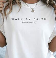 Camiseta 100% Algodón con Versículo Bíblico Cristiano "Caminando por Fe" (Diseño Frontal y Trasero) para Mujer, Holgada y Cómoda, para Verano - Blanco - Ver 4