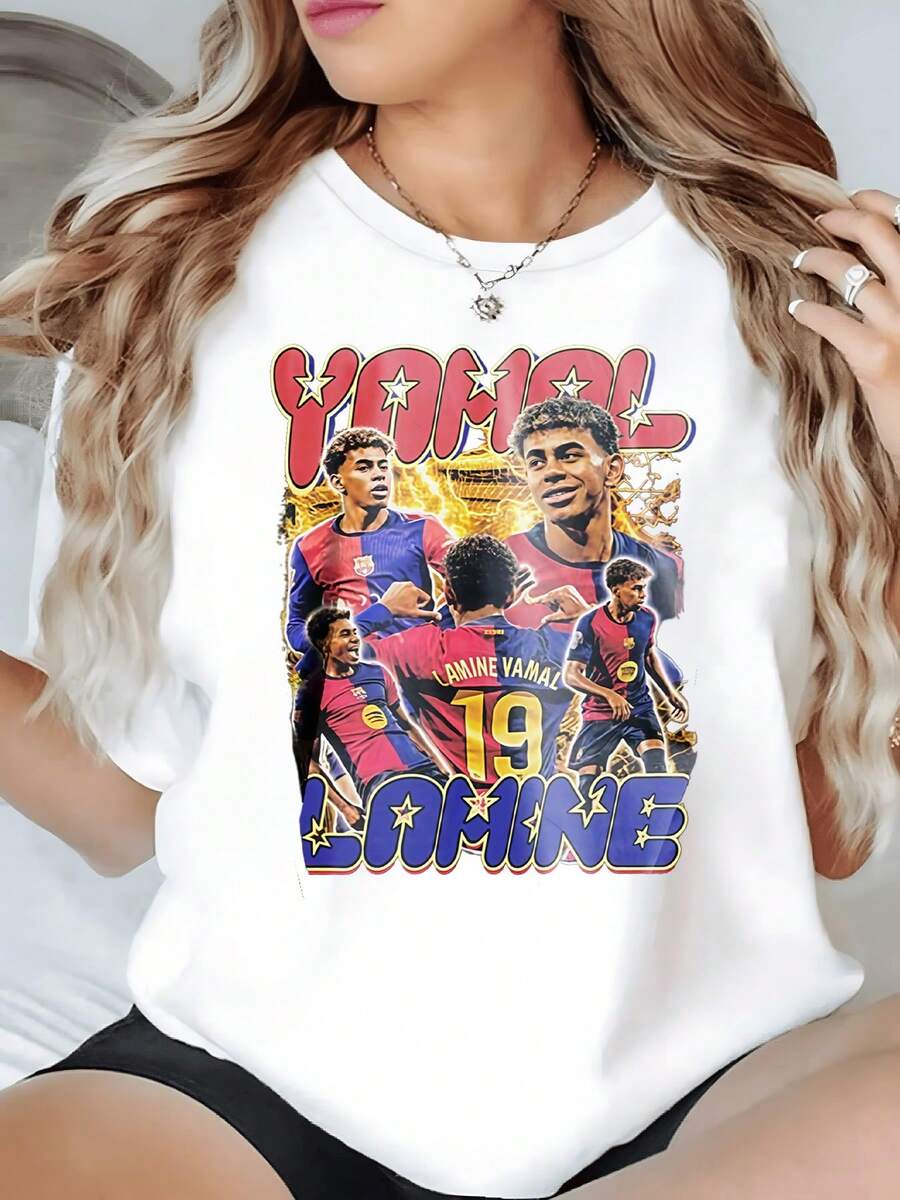 Jugadores en energía dinámica con tonos eléctricos simbolizan pasión fuerza y trabajo en equipo inspirando espíritu deportivo camiseta de mujer casual moderna cómoda para verano - Blanco - Ver 1