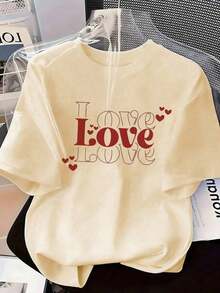 Camel-Colored Short-Sleeved T-Shirt With A Round Neck, Casual, Loose-Fitting, And Versatile Style, Featuring A Heart Print And The Word LOVE. A New Summer Style For Korean Women, Perfect For Valentine's Day And Suitable For Everyday Wear And Valentine's Day. Graphic Print T-Shirt. - 杏色 - 查看 6