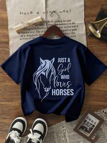 Women's Short-Sleeved Crew Neck T-Shirt, Summer Fashion. Soft And Comfortable, Casual And Versatile Style. Casual Style With An Equestrian Theme, Printed With The Words "Just A Horse Lover," Radiating Youthful Vitality. Suitable For Equestrian Culture, Streetwear, Daily Wear, Running, Leisure, Gatherings, Parties, And Various Occasions. Loose And Urban Style, Also Very Suitable For Outdoor Use, An Ideal Choice For Summer In Black. - 深藍色 - 查看 4