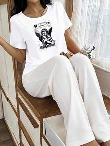 Women's Oversized Floral Print T-Shirt With Textured Cherub Angel Design, Shipping Label, World Map And Barcode, Short Sleeve, Casual Style With Breathable Round Neck, Available In Loose Short Sleeve Or Fitted Cut, Casual Summer Style, High Quality Soft And Breathable Fashion Garment, Machine Washable, Ideal For Casual Wear At Home, Dates Or Informal Use. - 黑色 - 查看 8
