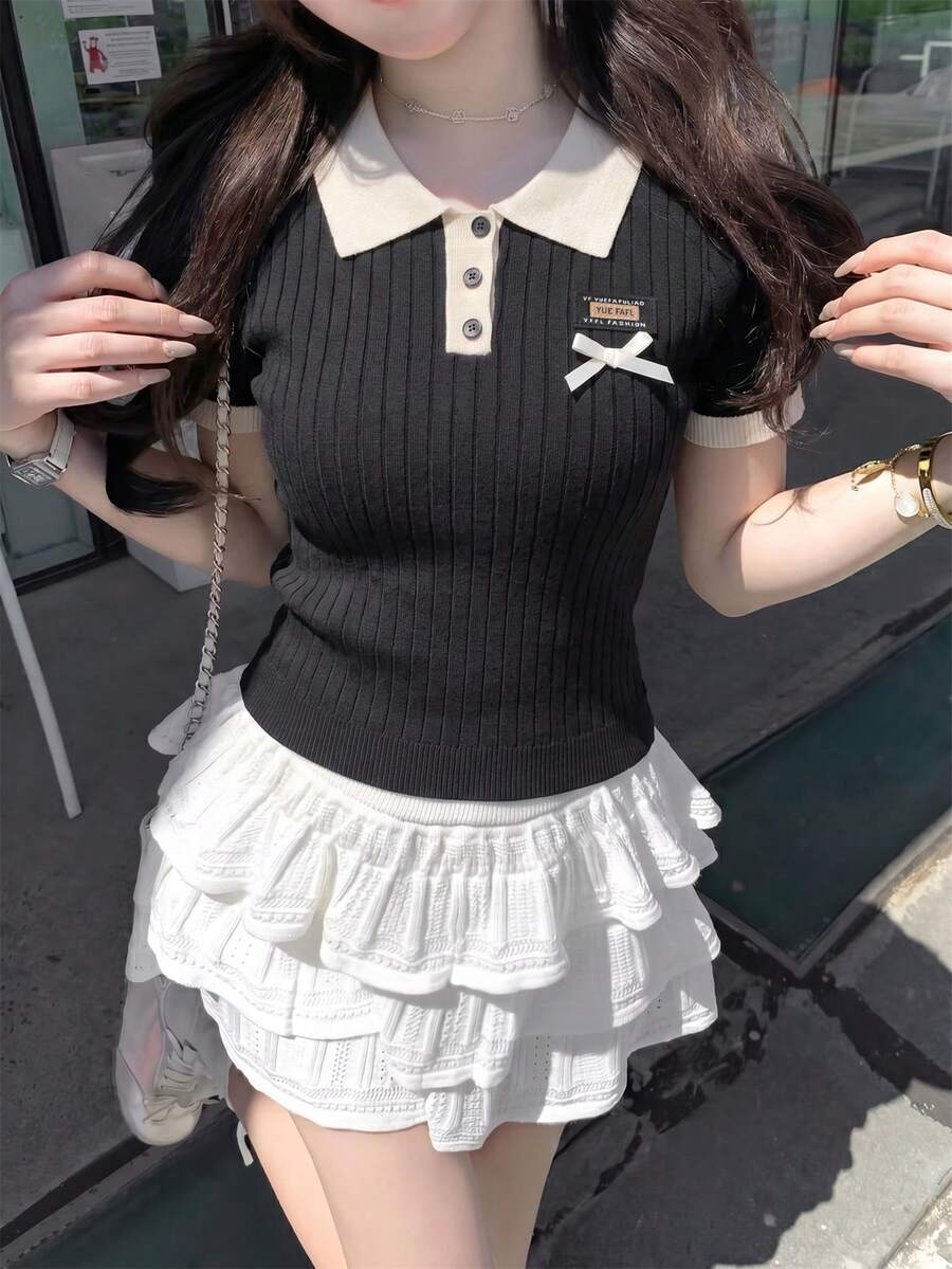 女士米白色和黑色 Polo 衫 - 时尚优雅休闲甜美修身短袖上衣，饰有蝴蝶结标志，适合春夏日常穿着 - 黑色 - 查看 1
