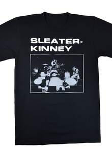 Sleater Kinney Band Graphic Tee For Men And Women, Soft And Essential For Year-Round Casual Wear, Versatile Style For Any Occasion, Affordable Everyday Wear, And A Perfect Gift For Fans And Friends. With A Crisp, Streamlined Cut, This Garment Creates A Clean And Vibrant Look. Its Relaxed Yet Flattering Silhouette Suits All Body Types, Offering A Style That Is Both Casual And Sophisticated. - 黑色 - 查看 6