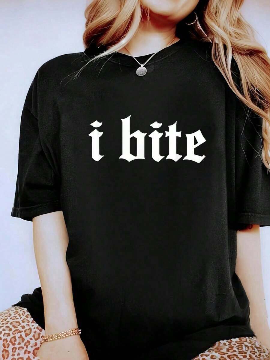 Minimalist T-Shirt With Gothic Phrase In Blackletter "I Bite" - 100% Cotton, Casual Short Sleeve Crew Neck T-Shirt For Women, Ideal For Spring And Summer - 黑色 - 查看 1