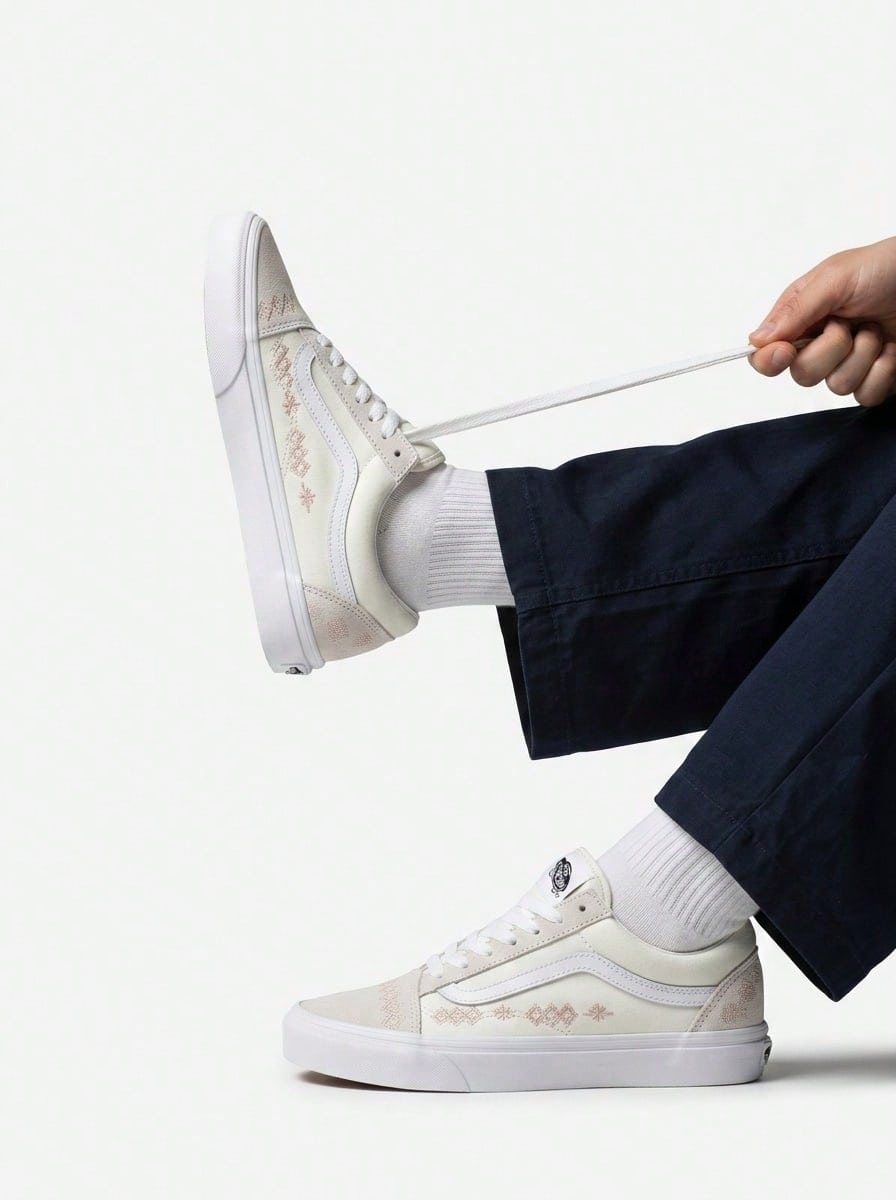 VANS UA Old Skool - 男士休闲日常百搭运动鞋 - 白色 - 查看 1