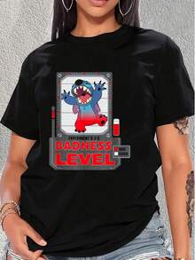 Gráfico divertido que muestra a una criatura azul gritando con energía dentro de un cuadro tecnológico que indica su nivel de travesura resaltando el lado juguetón y rebelde de su espíritu camiseta de mujer  cómoda y casual para uso diario - Negro - Ver 6