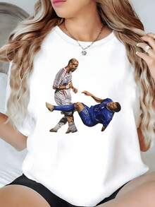 Impactful Moment In A Football Match That Reflects The Intensity, Determination And Emotion Of The Sport With Realistic Figures In Action. Women's Casual, Modern And Comfortable T-Shirt - 白色 - 查看 8