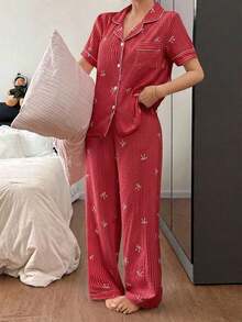 Conjunto de pijama para mujer con estampado de lazo a rayas en rosa, de manga corta y cuello solapa - Rojo - Ver 3