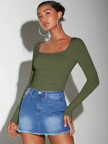 Camiseta crop de cuello cuadrado fruncido lateral - Verde militar - Ver 3