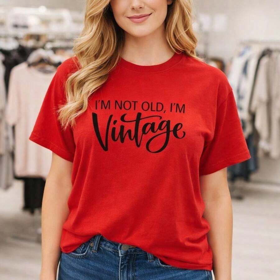 Camiseta de Algodón con Estampado Vintage "No Soy Vieja, Soy Clásica" para Mujer, Talla Grande, Corte Holgado, Manga Corta, Cuello Redondo, para Uso Diario Casual, Camiseta Básica Suave y Transpirable, Camiseta con Gráficos Vintage para Mujer, Adecuada para primavera, verano y otoño. - Rojo - Ver 1