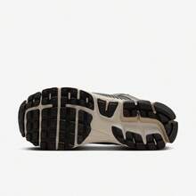 NIKE Women's Zoom Vomero 5 Sneakers - 巴洛克棕/淺礦木棕/麻/ - 查看 2