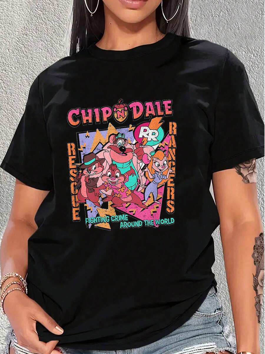 Ilustración colorida de personajes animados colaborando con energía y alegría mientras salvan el mundo transmitiendo trabajo en equipo amistad y optimismo camiseta de mujer cómoda casual diaria - Negro - Ver 1