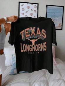 Camiseta de manga corta con gráfico de los Texas Longhorns que muestra la icónica silueta del Longhorn con letras vintage desgastadas, camiseta casual para el fanático más apasionado, 220g, ajuste cómodo, 100% algodón. - Negro - Ver 6
