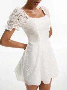 Vestido corto elegante de mujer con cuello cuadrado, bordado y calado, de manga corta - Blanco - Ver 5