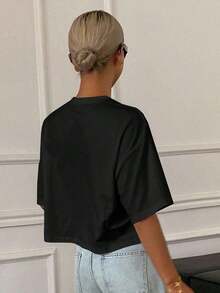 Blusa casual de verano para mujer con cuello redondo, manga corta suelta y 3D plisada con flor - Negro - Ver 2