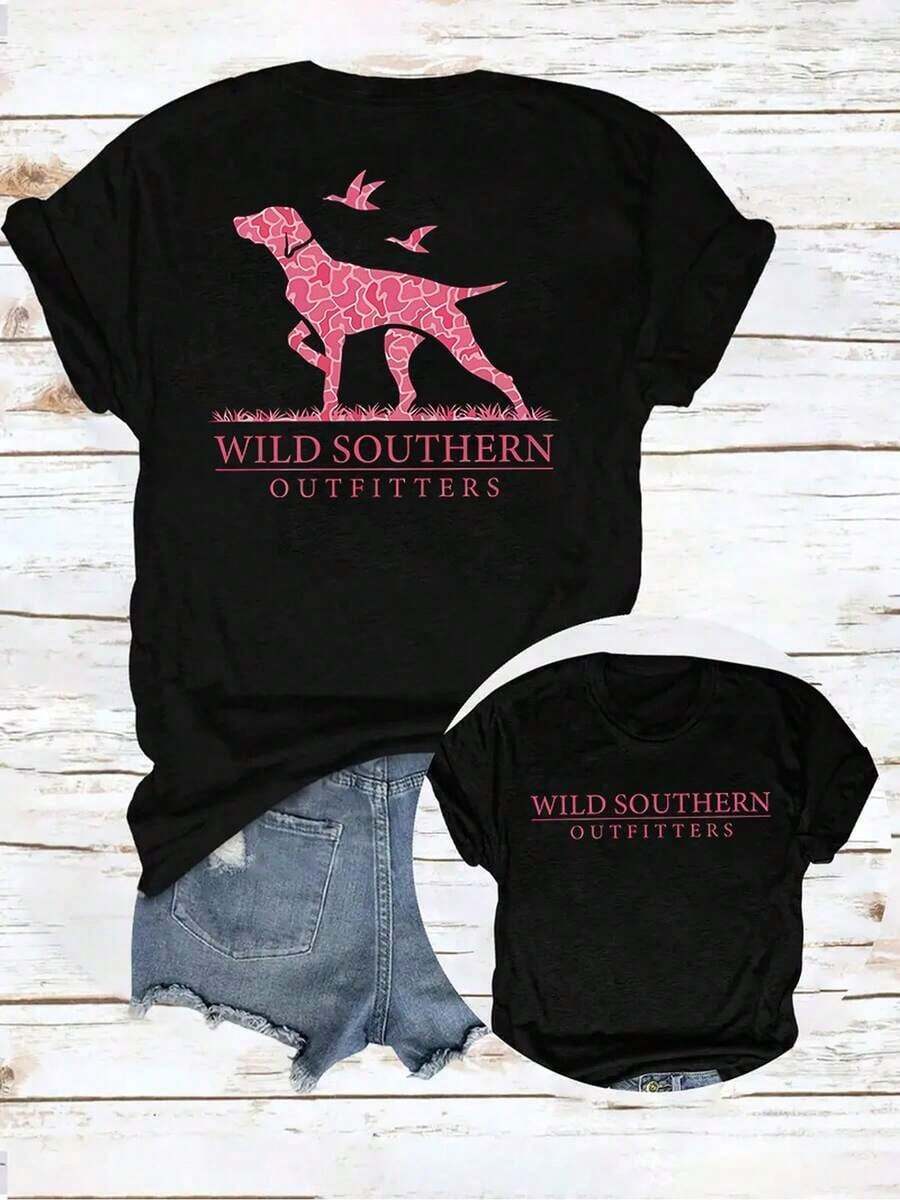 Women's Summer Dresses "Wild Southern Outfitters" Double-Sided Printed T-Shirt, Crew Neck, Short Sleeves, Casual Summer Top, With A Pink Hunting Dog Pattern On The Back And "Wild Southern Outfitters" Print On The Front, Soft And Breathable Fabric, Machine Washable, Casual Style T-Shirt For Country Concerts 2026 - 黑色 - 查看 1