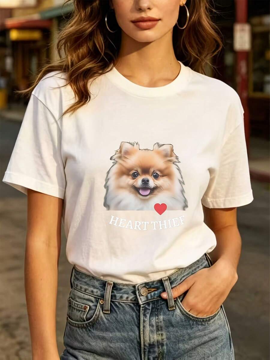 2026 Fashion T-Shirt With Pomeranian Puppy Design "Heart Thief" - Perfect For Summer Festivals, Family Gifts, And Team-Building Activities. High-Quality 180g T-Shirt. AXMT - 白色 - 查看 1