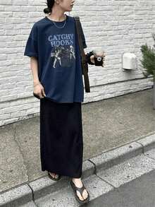 Retro Style Band Print Short Sleeve T-Shirt, Dark Grey, 100% Cotton, Casual Rock Style For Women, Women's Short Sleeve T-Shirt, Women's Top, T-Shirt, 100% Cotton, For Women, Regular Length, Comfortable Pure Cotton Fabric, Machine Washable. - ネイビーブルー - 查看 2