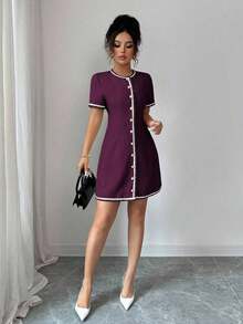 Elegante vestido casual de negocios con cuello redondo, cintura entallada y mangas cortas con botones delanteros, adecuado para primavera y verano - Rojo violeta - Ver 4