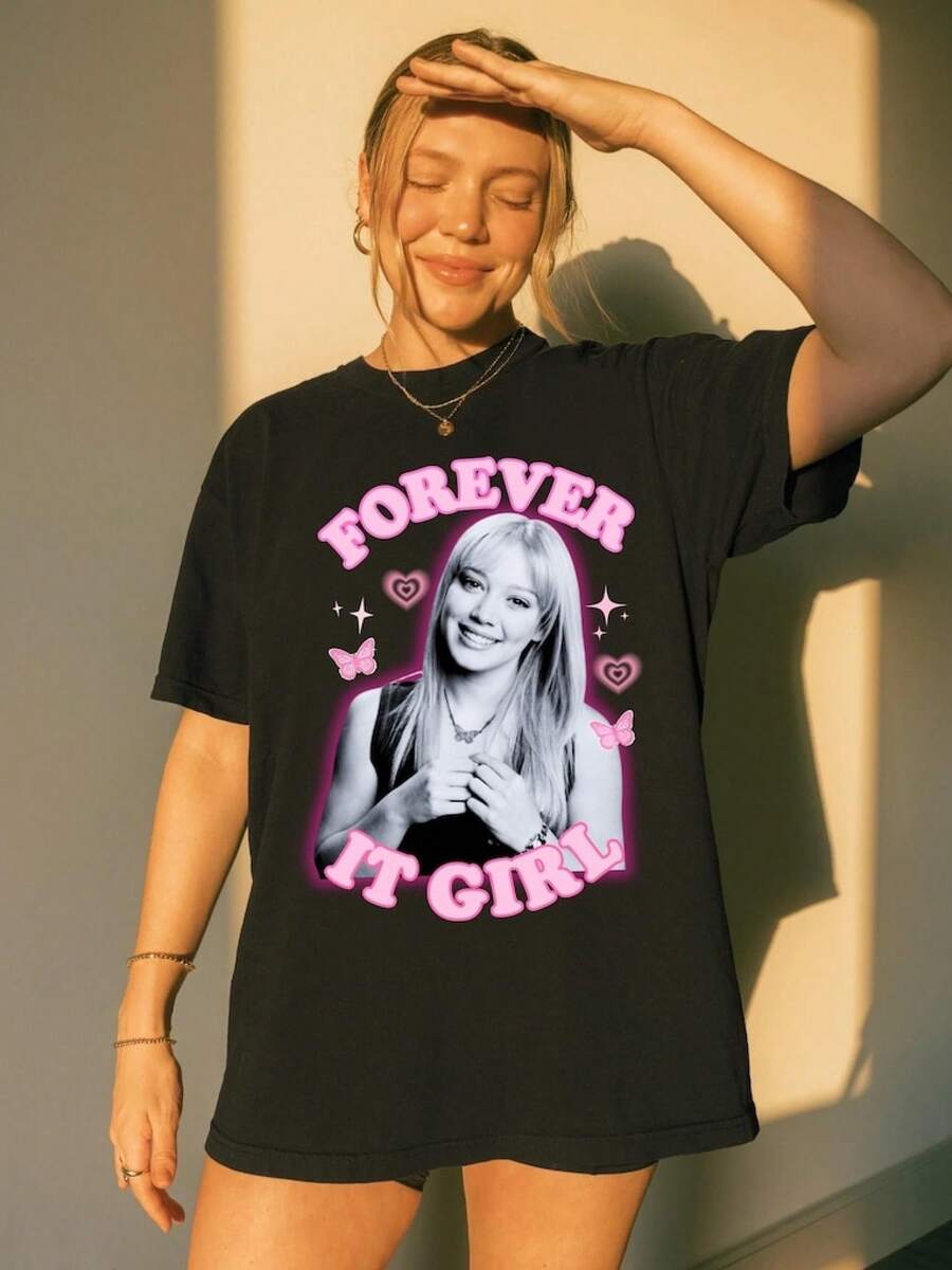 Unisex Short-Sleeved T-Shirt, Forever It Girl Y2K Graphic Tee, Original Design, Men's T-Shirts, , Women's, Romwe Men, Boho Chic, Gifts For Teachers, Women's T-Shirt, Curvy Outfits For Men, Y2K - 黑色 - 查看 1